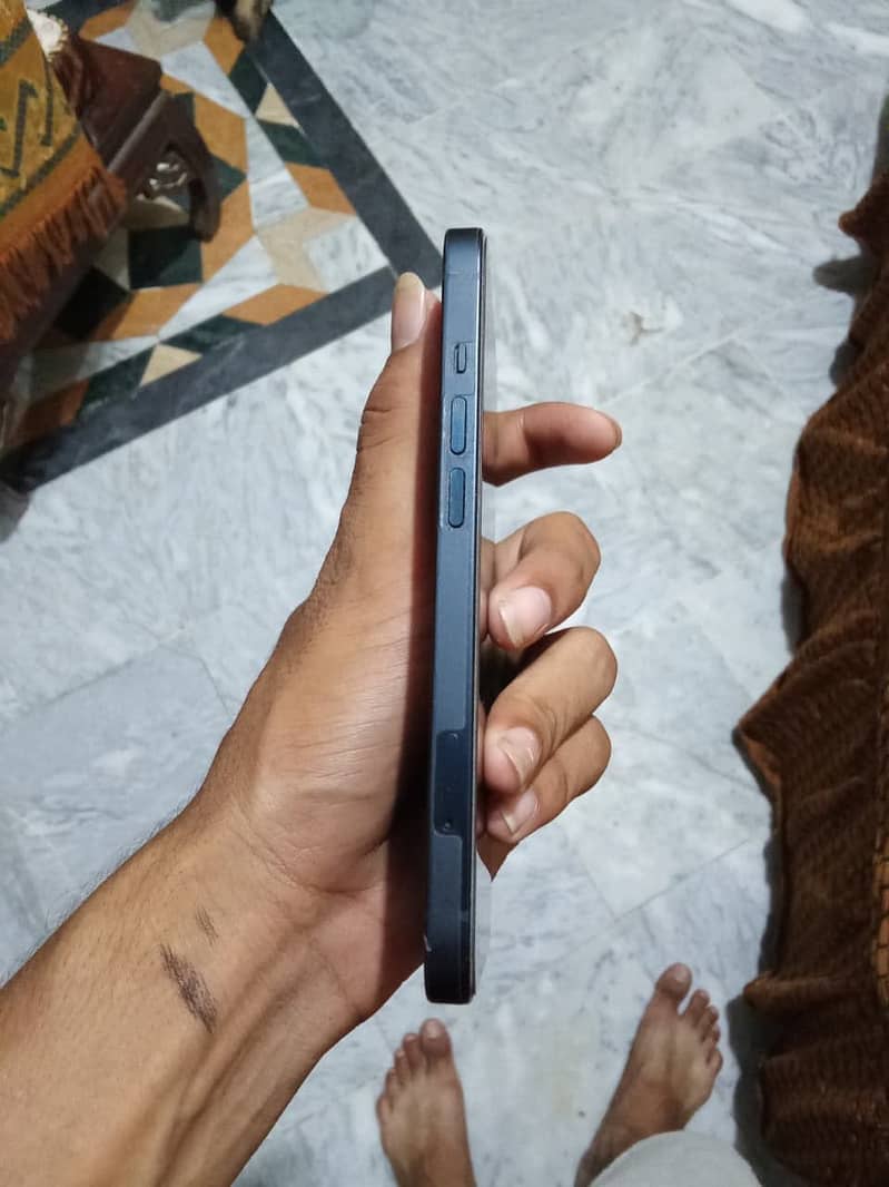 Apple iPhone 13 1