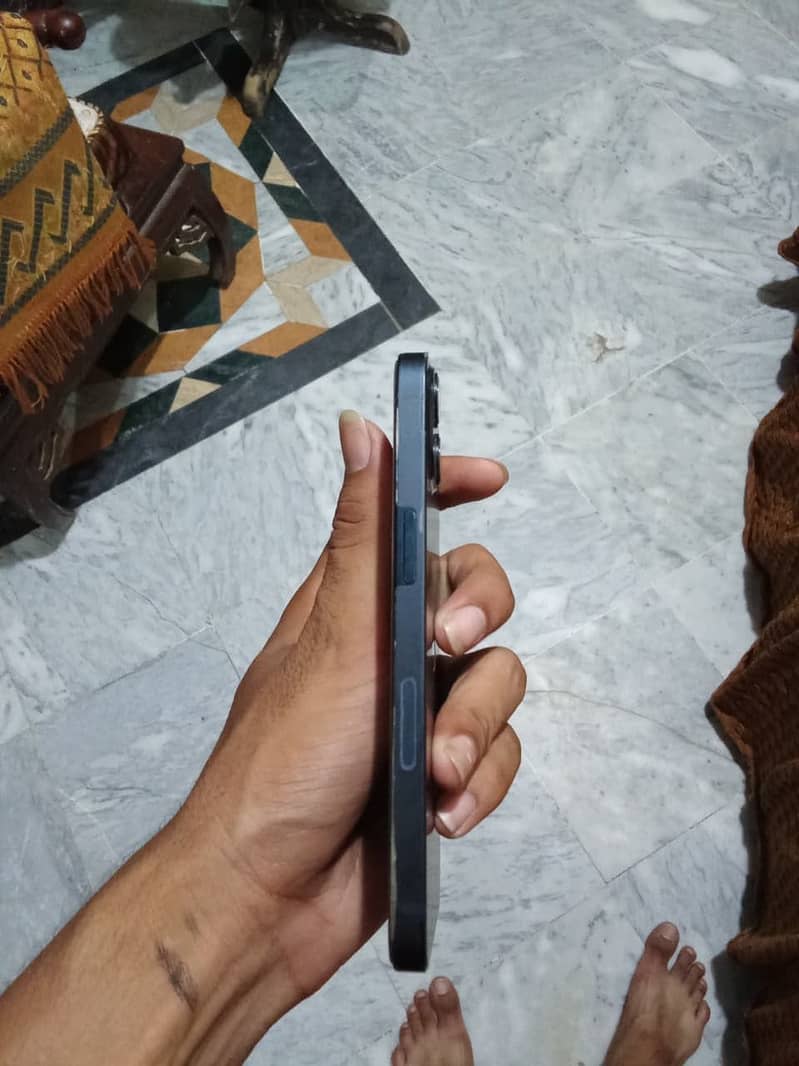Apple iPhone 13 4