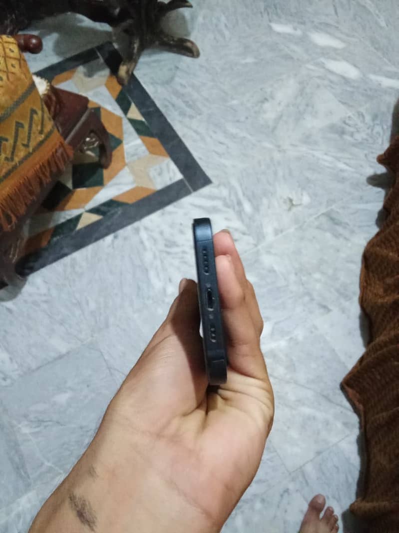 Apple iPhone 13 5