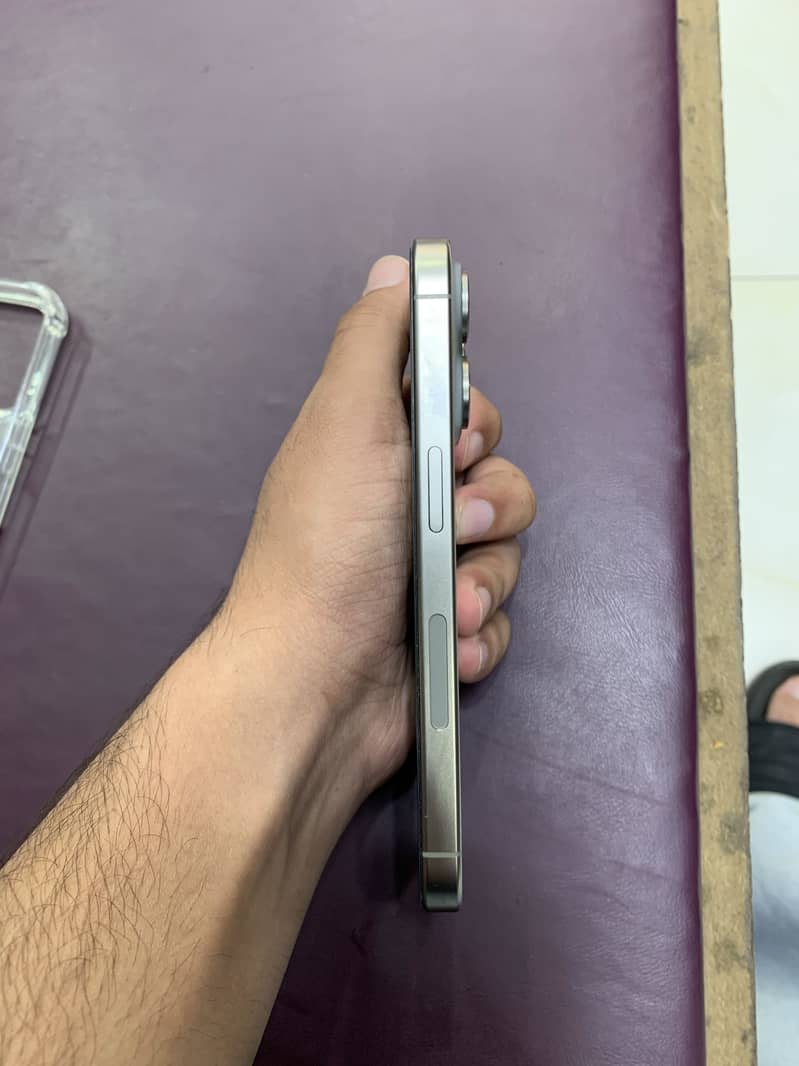 Apple iPhone 15 Pro 4