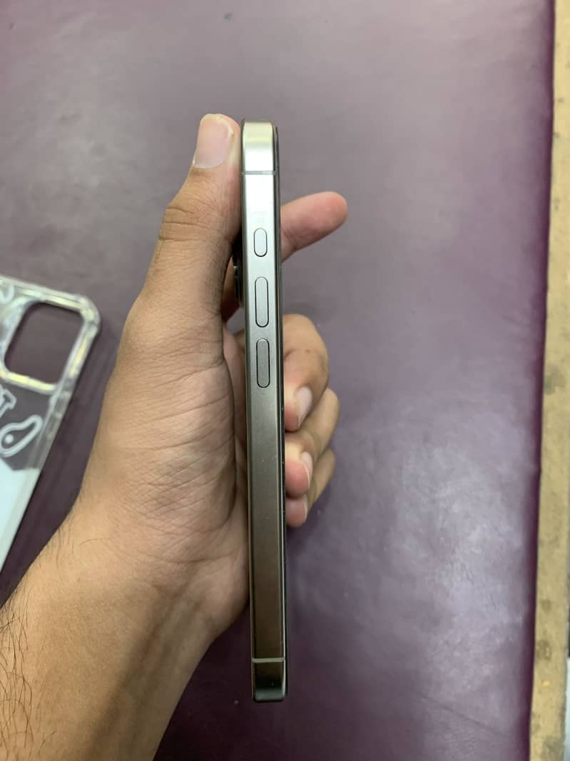 Apple iPhone 15 Pro 6