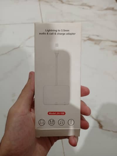 iPhone splitter 3.5mm + lightning port Without Bluetooth No delay