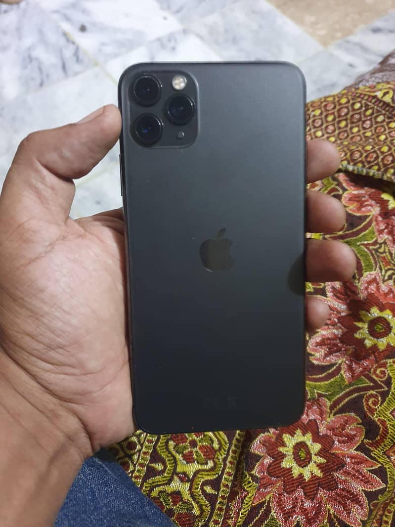 Apple iPhone 11 Pro Max 4