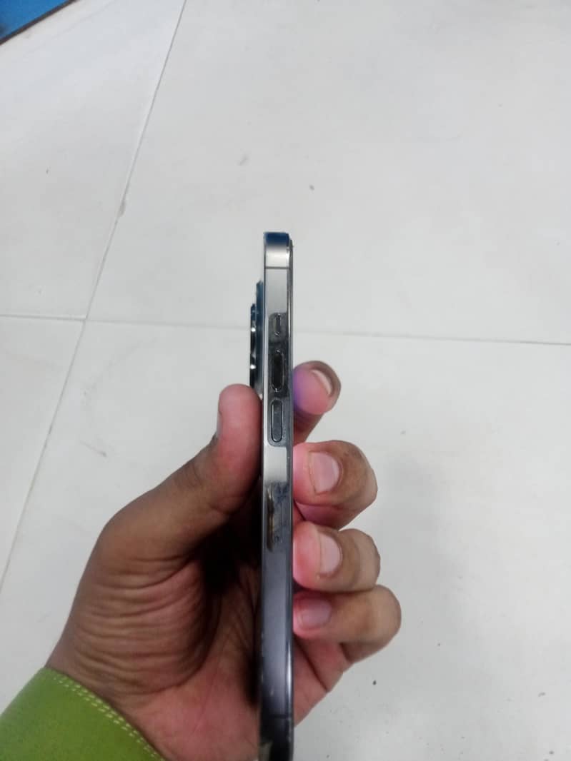 Apple iPhone 13 Pro 2