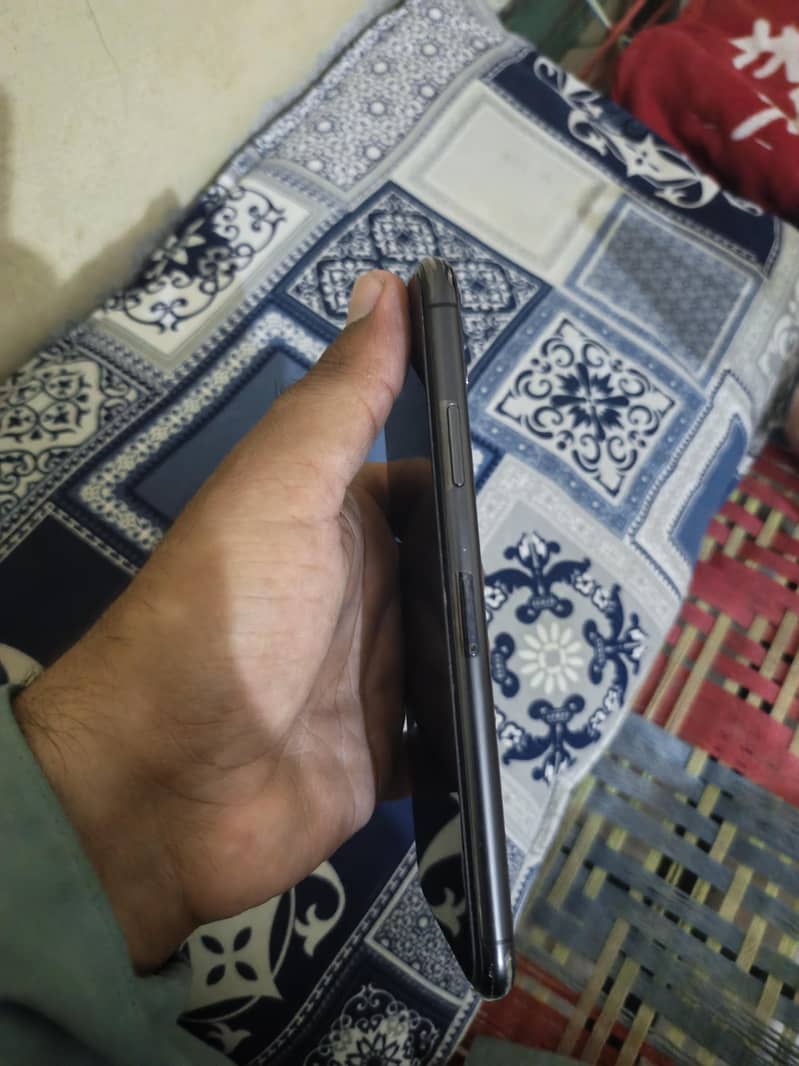 Apple iPhone 11 Pro Max 4