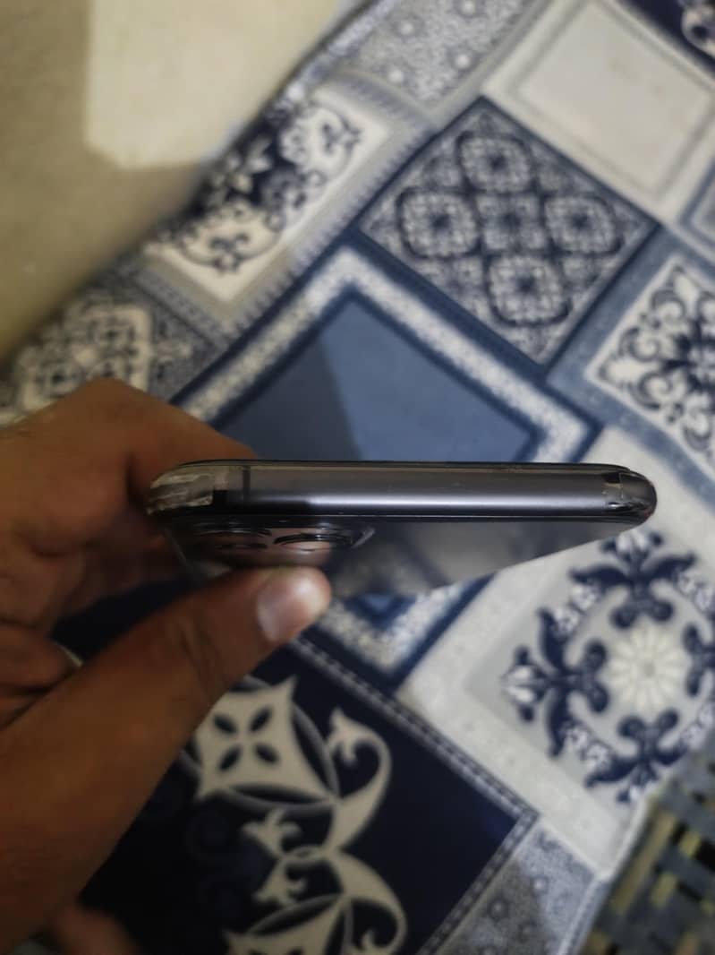 Apple iPhone 11 Pro Max 6