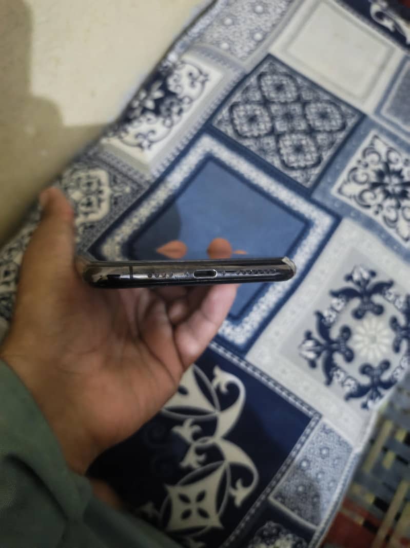 Apple iPhone 11 Pro Max 7