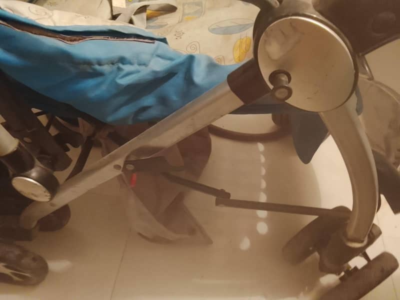 baby's carry cot 0