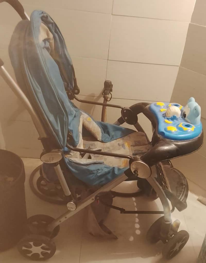baby's carry cot 2