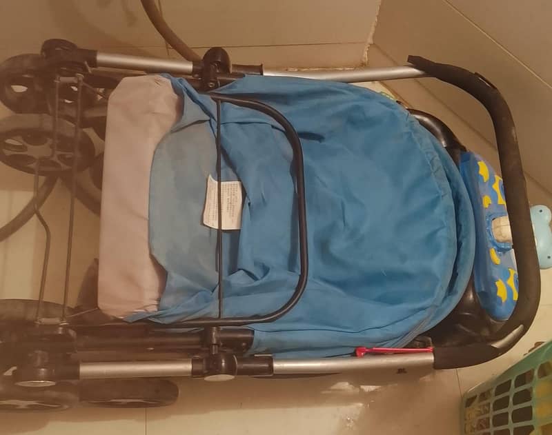 baby's carry cot 3