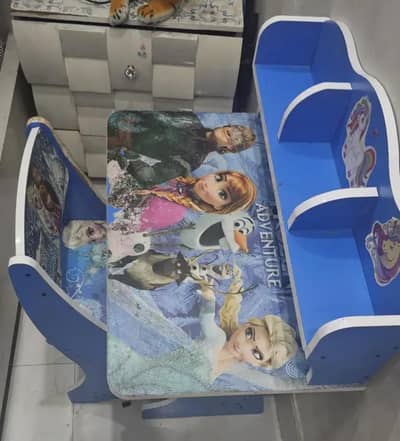 kids table and chair