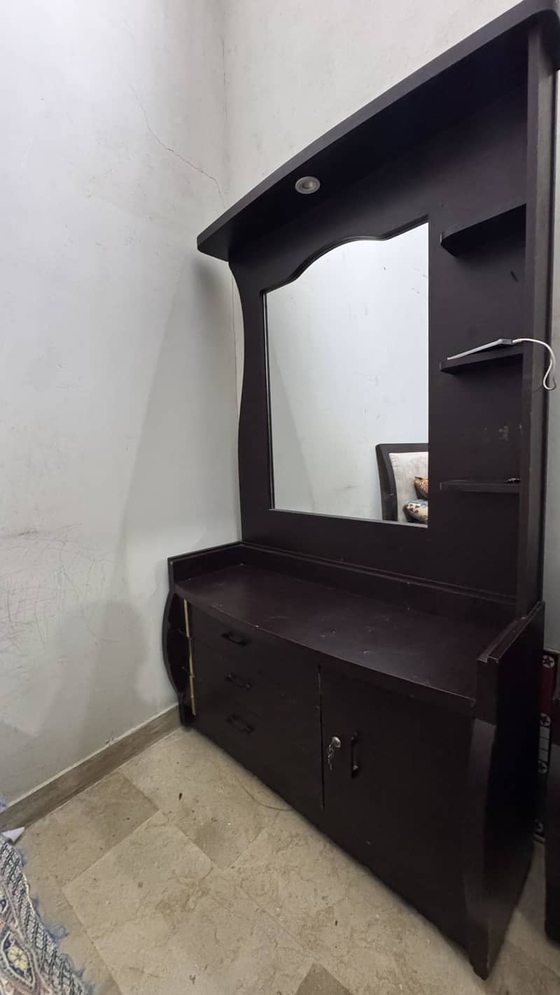 Bed & Wardrobe 10
