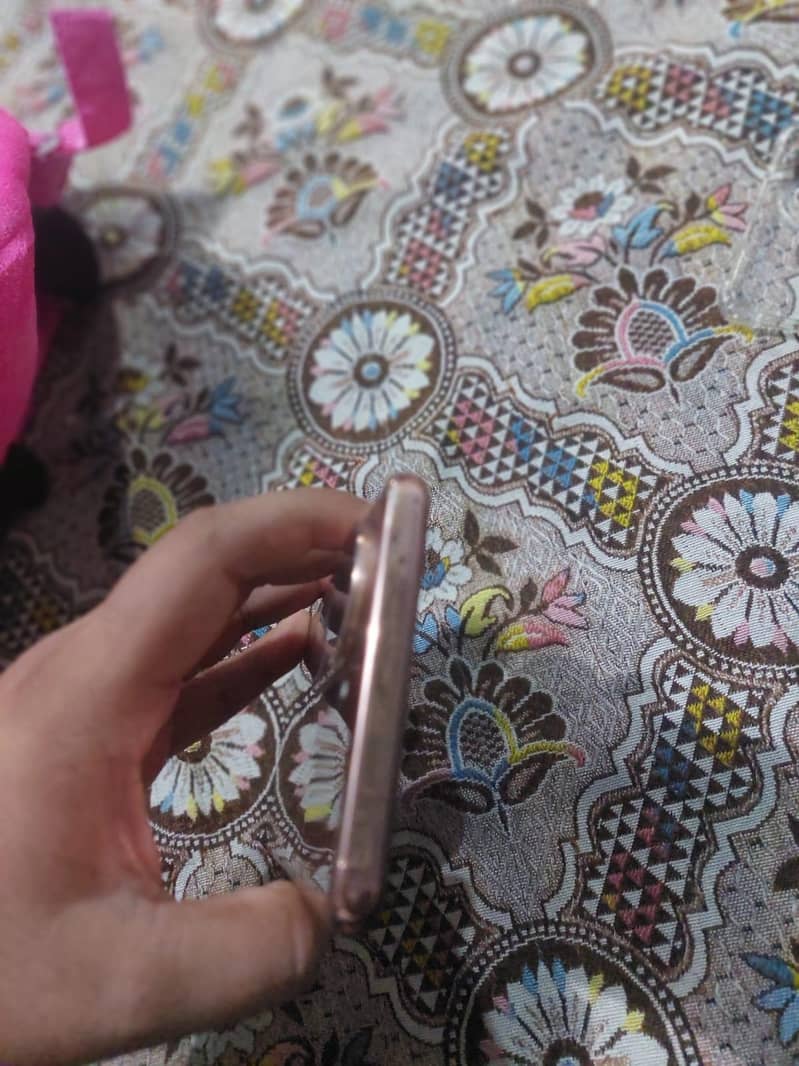 Vivo V40 e 1