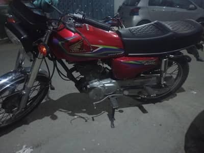 honda 125 red
