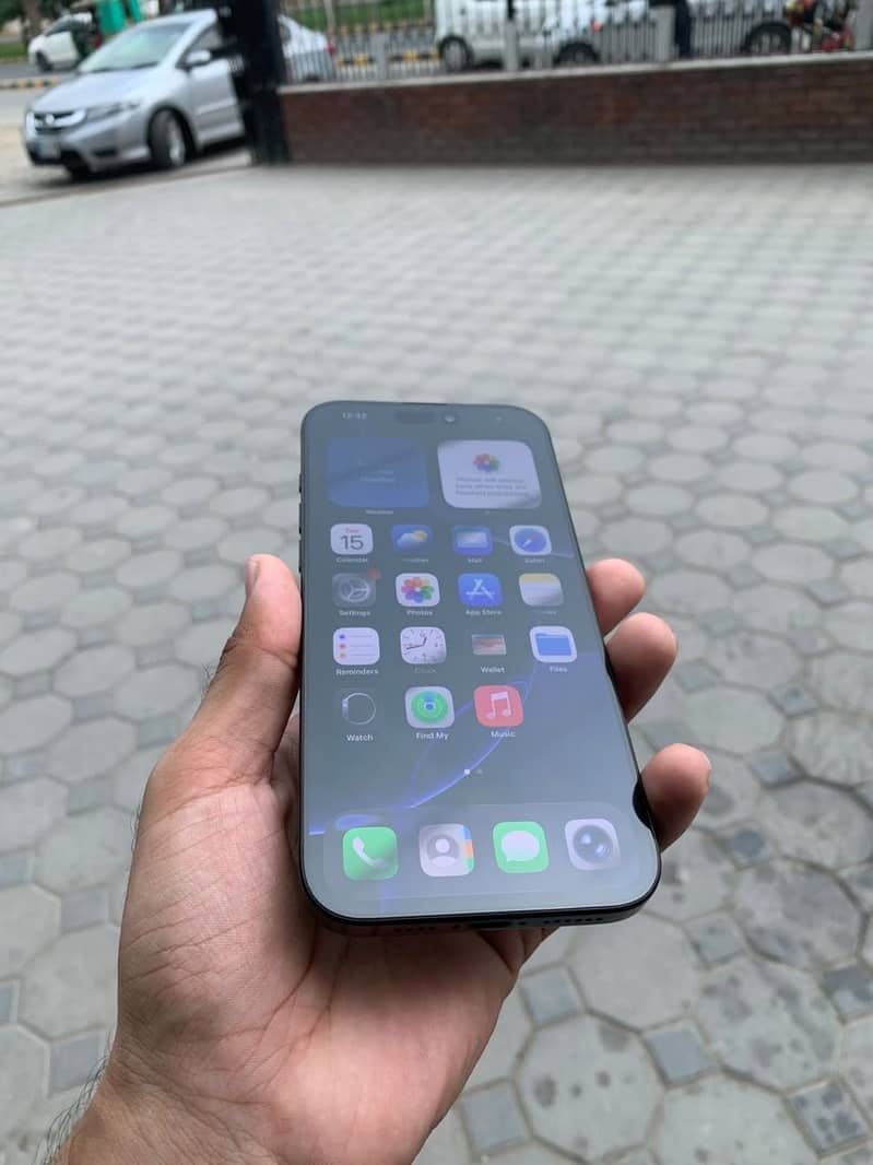 Apple iPhone 16 Pro Max 4