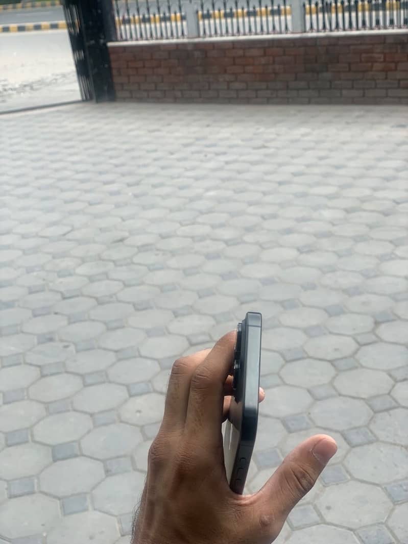Apple iPhone 16 Pro Max 5
