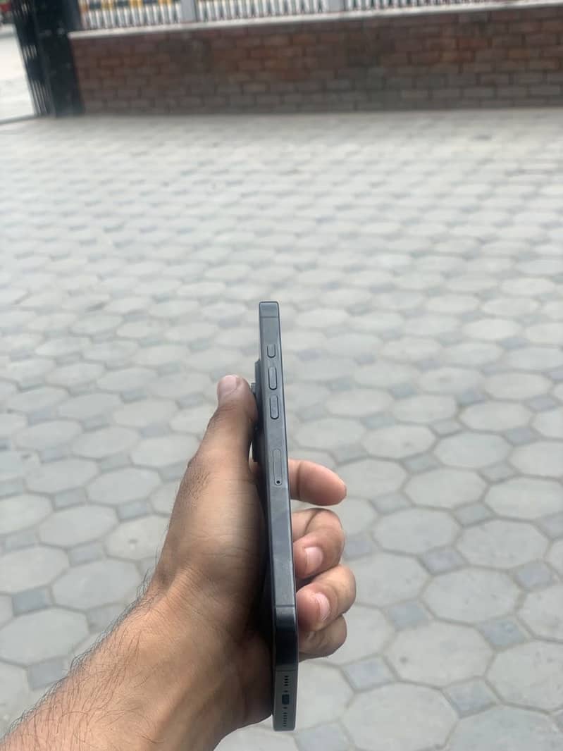 Apple iPhone 16 Pro Max 6