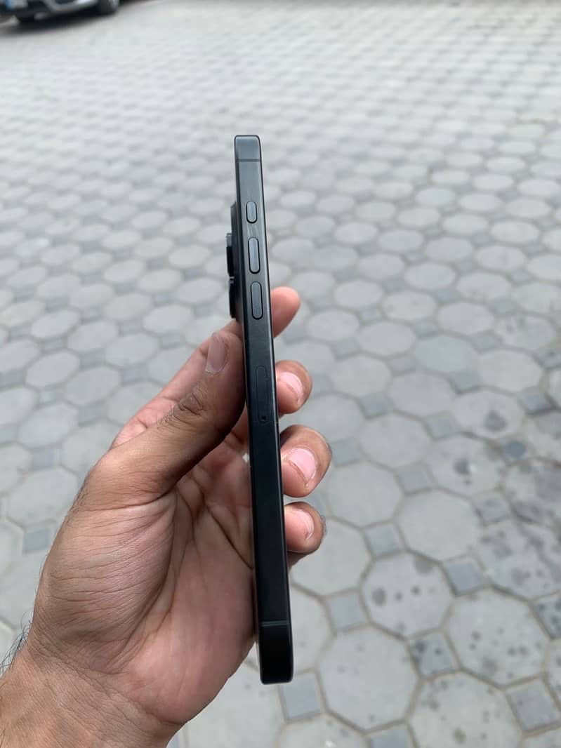 Apple iPhone 16 Pro Max 10