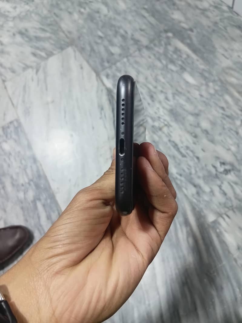 Apple iPhone 11 3