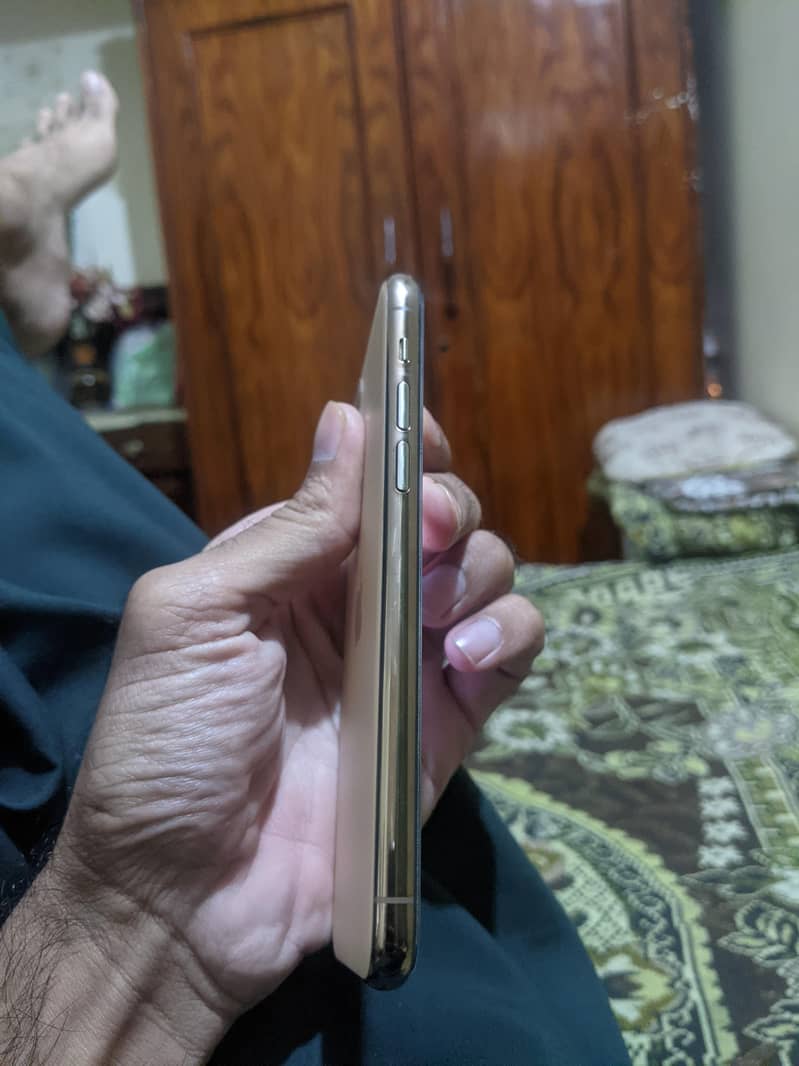 Apple iPhone 11 Pro 6