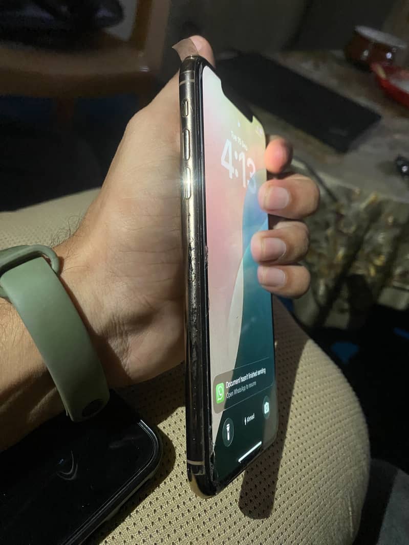 Apple iPhone 11 Pro Max 2