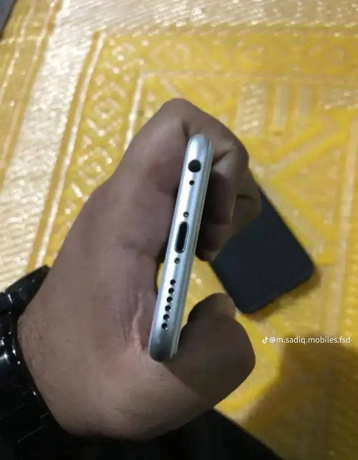 Apple iPhone 7 0