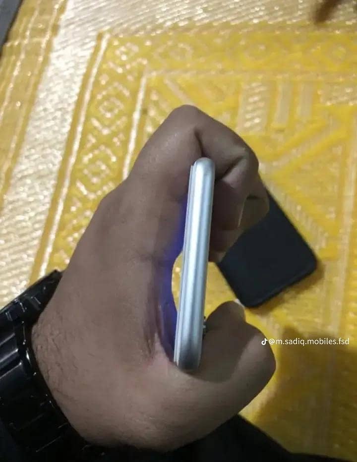 Apple iPhone 7 3