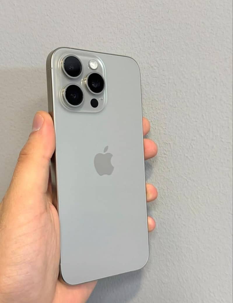 Apple iPhone 15 Pro 0