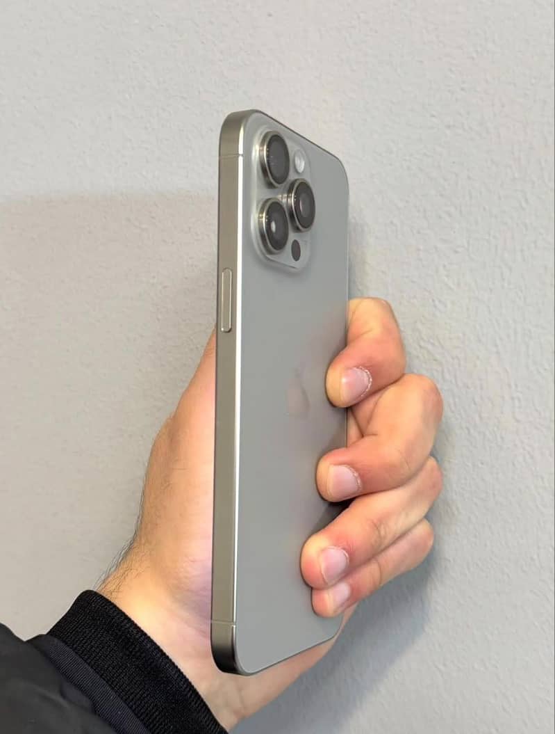 Apple iPhone 15 Pro 1