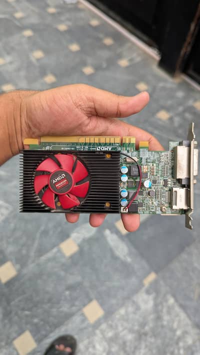 AMD Radeon R5 430 2gb