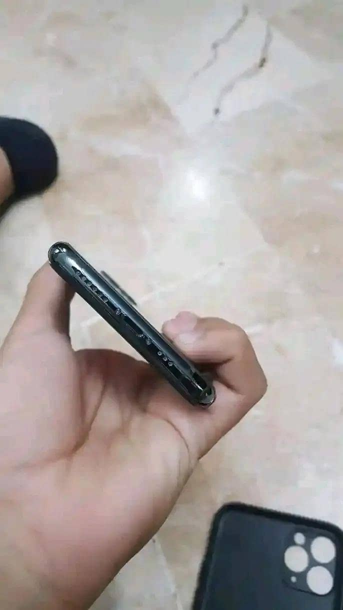 Apple iPhone 11 Pro 1