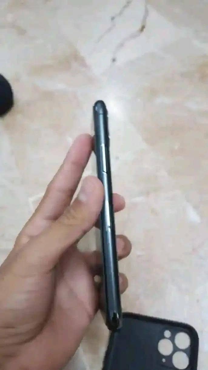 Apple iPhone 11 Pro 2