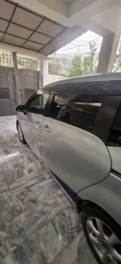 Toyota Sienta 2016