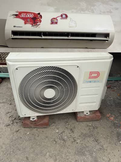 Dawlance 1.5 ton Ac in good condition