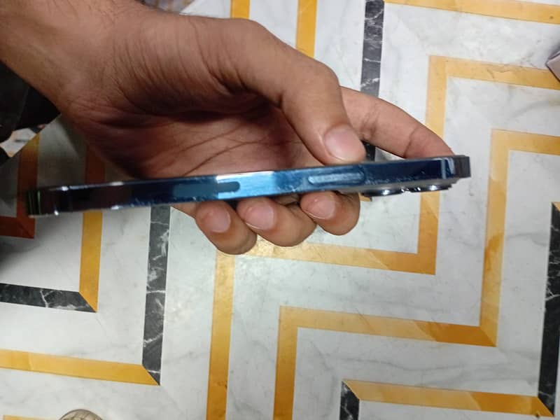 Apple iPhone 13 Pro 2