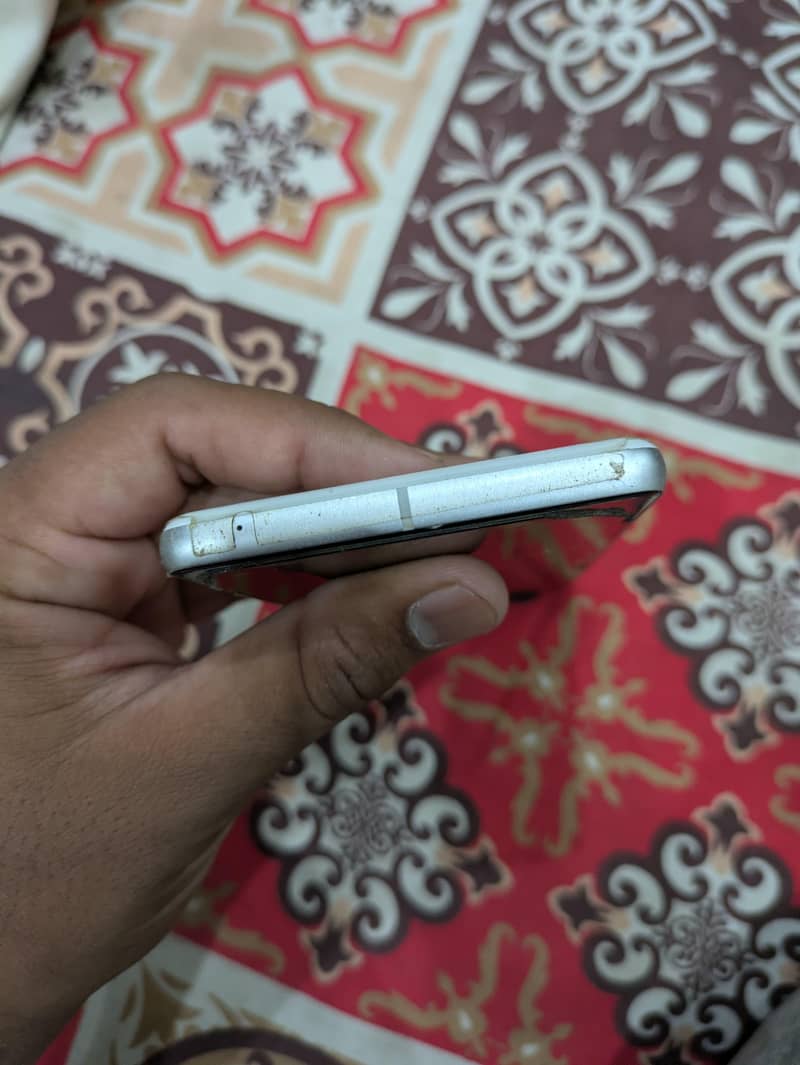 Google Pixel 7 4
