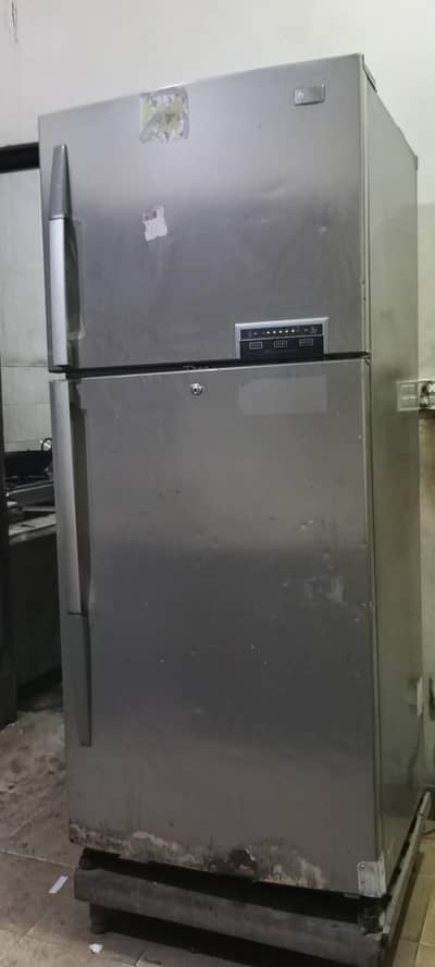 LG FULL SIZE REFRIGERATOR