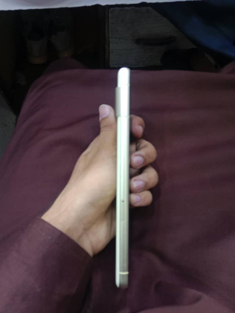 Google Pixel 7 4