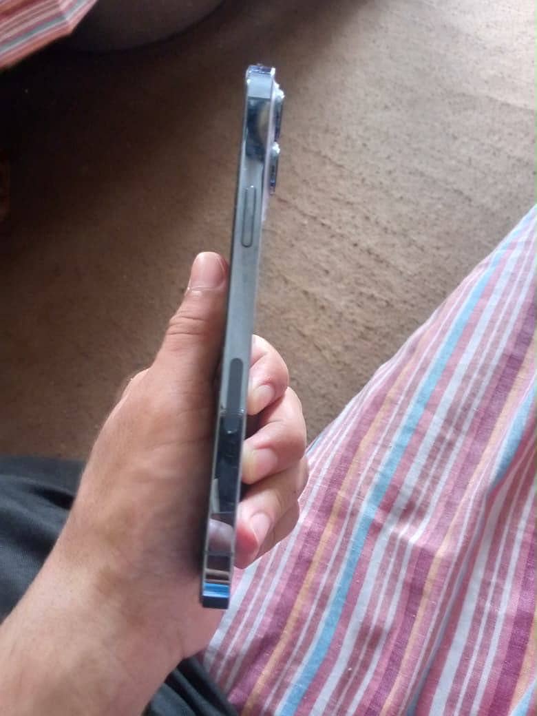 Apple iPhone 13 Pro Max 4
