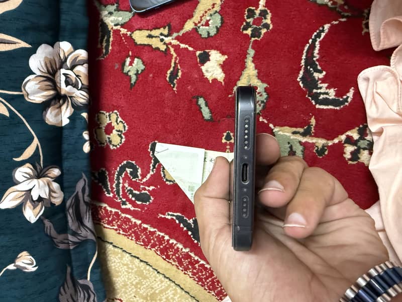 Apple iPhone 15 Pro Max 2