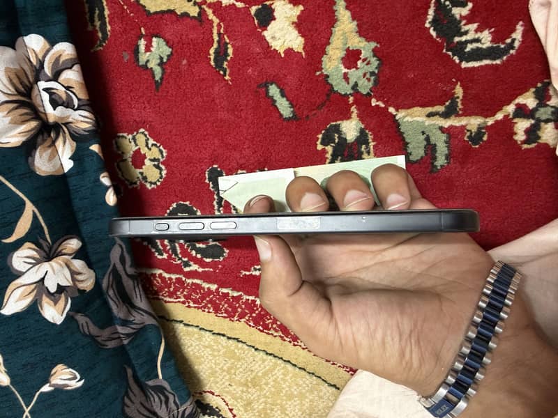 Apple iPhone 15 Pro Max 4