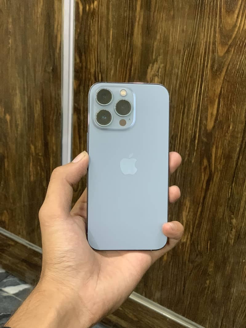 Apple iPhone 13 Pro 1