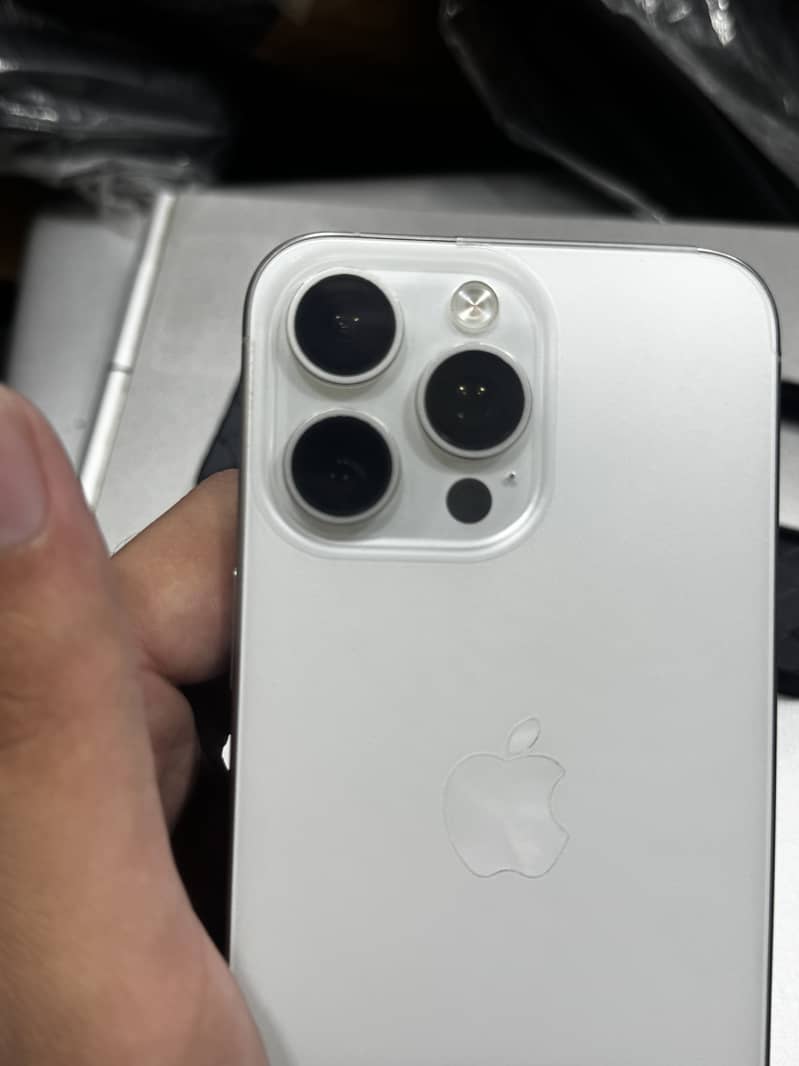 Apple iPhone 15 Pro Max 1