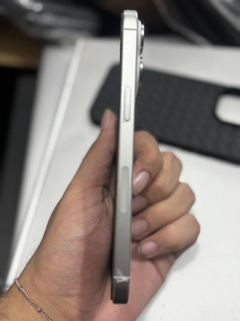 Apple iPhone 15 Pro Max 2