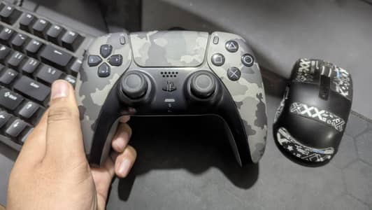 PS5 dualsense controller with Box