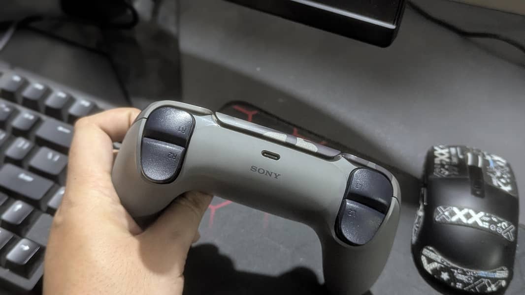PS5 dualsense controller with Box 4