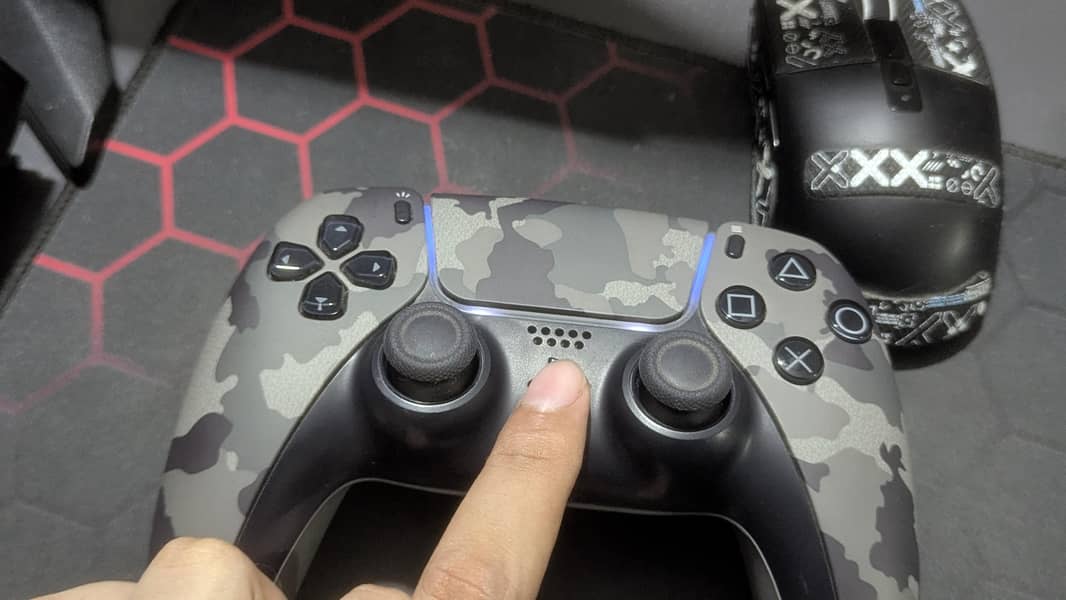 PS5 dualsense controller with Box 5