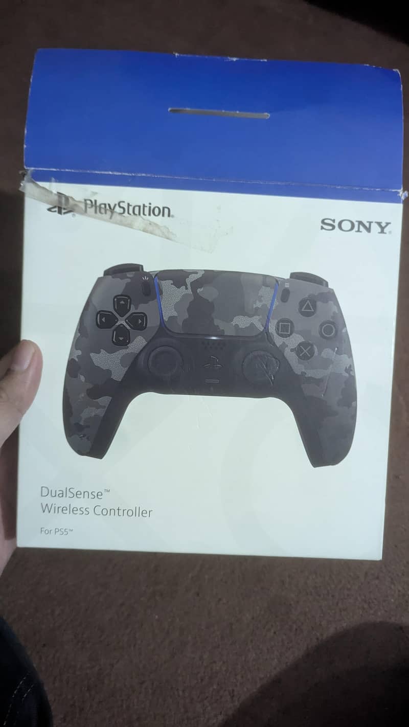 PS5 dualsense controller with Box 6