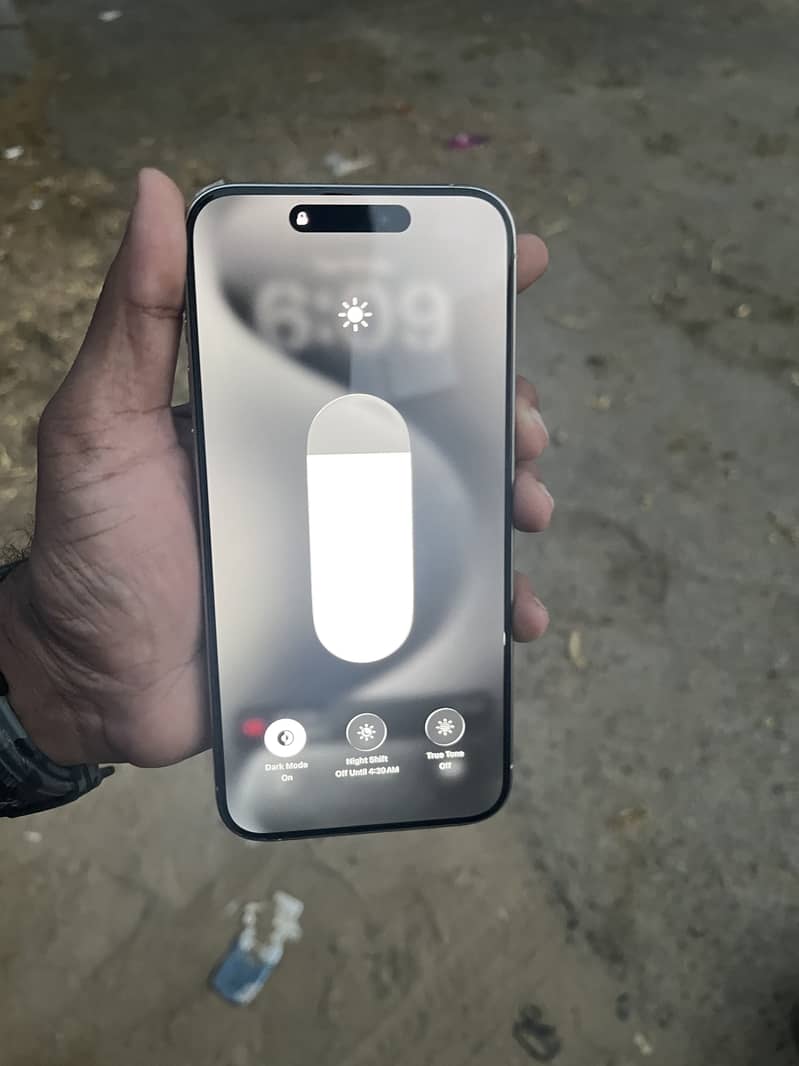 Apple iPhone 15 Pro Max 0