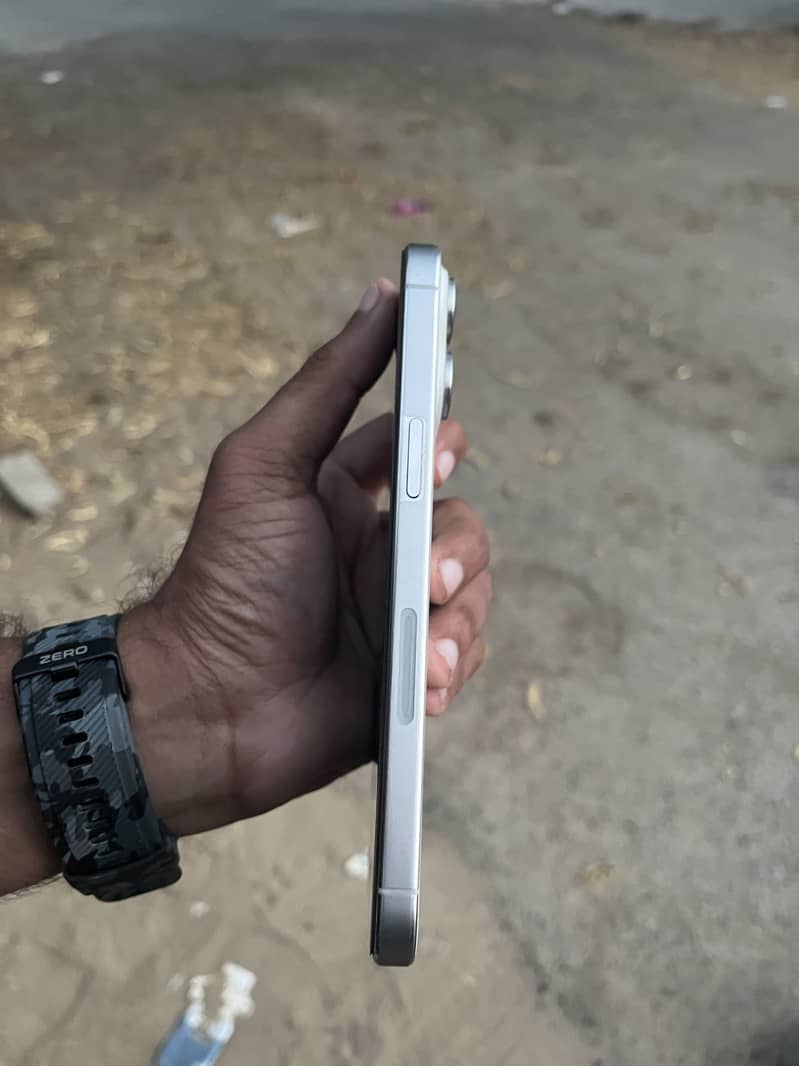 Apple iPhone 15 Pro Max 1